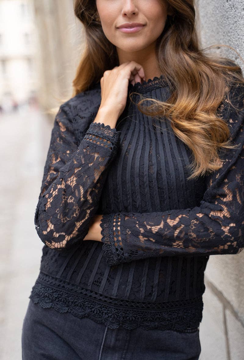 Spitzenbluse mit Bändern und langen Ärmeln
