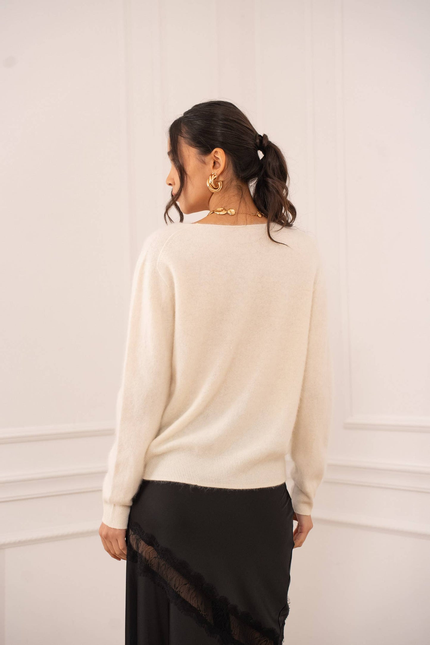 Gebürsteter Wollpullover mit V-Ausschnitt