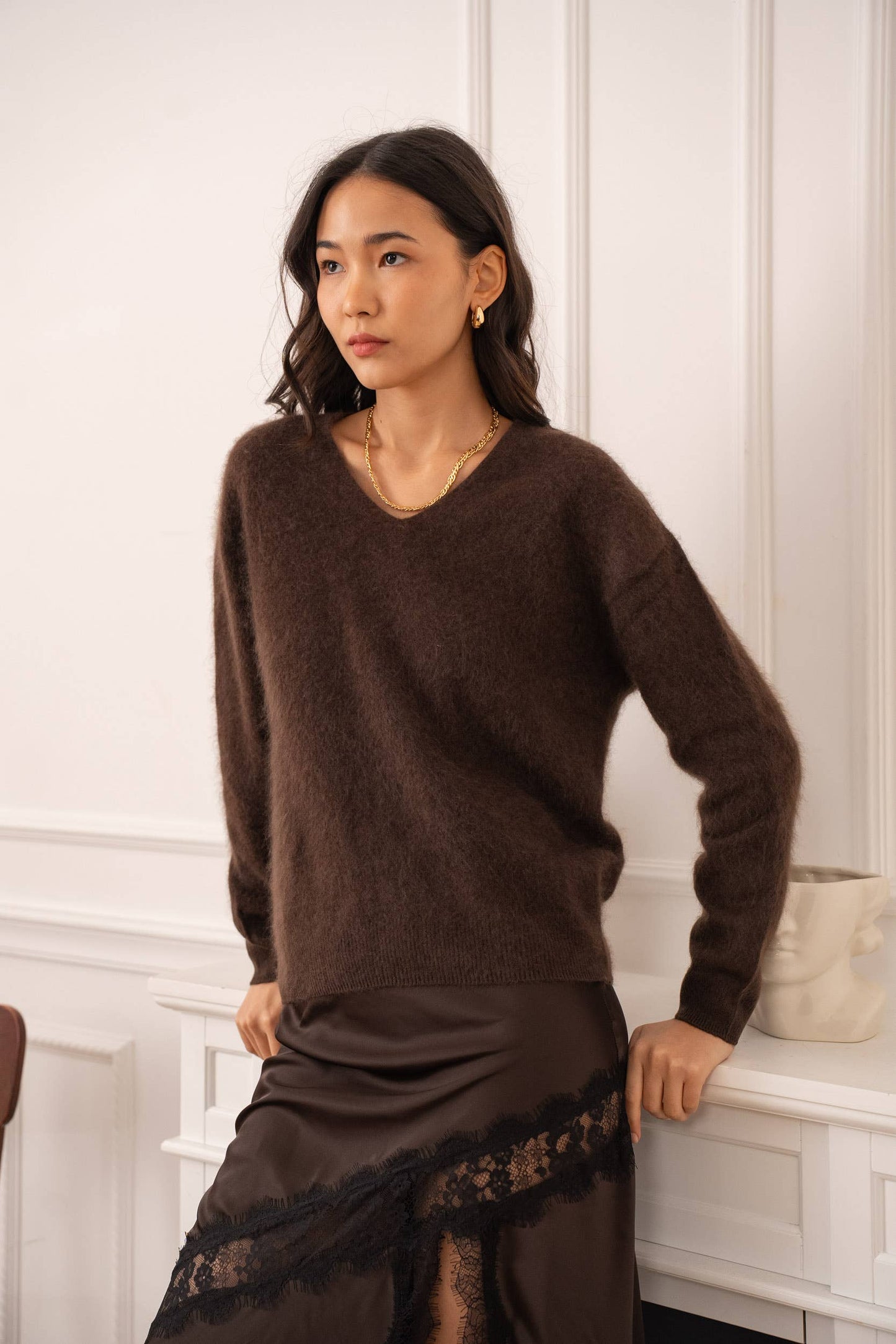 Gebürsteter Wollpullover mit V-Ausschnitt Chocolate