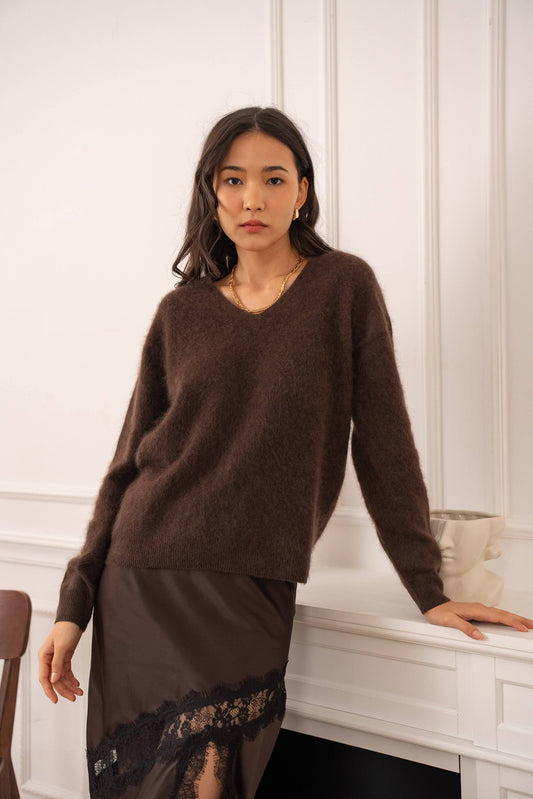 Gebürsteter Wollpullover mit V-Ausschnitt Chocolate