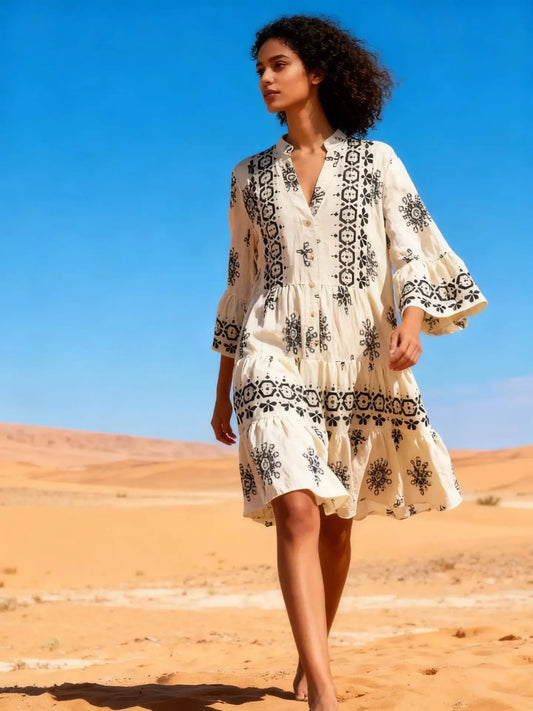 Fließendes Tunika-Kleid mit Print, vorne geknöpft, V‑Ausschnitt, Schnitt