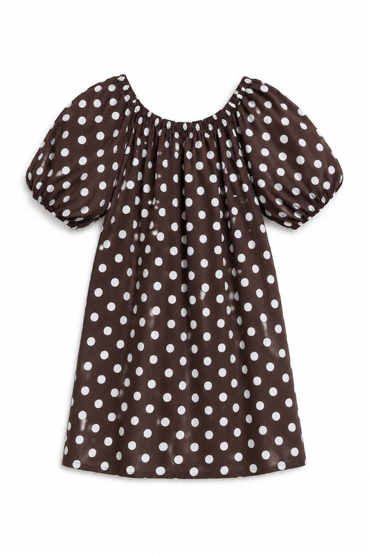 Kurzes gepunktetes Kleid