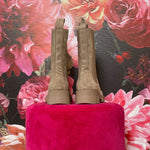 Lade das Bild in den Galerie-Viewer, Boot Velvet Beige
