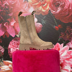 Lade das Bild in den Galerie-Viewer, Boot Velvet Beige

